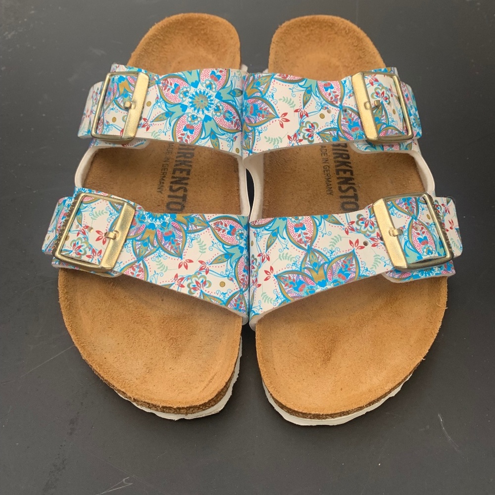 Birkenstock NWOT  women’s size 37 floral leather Arizona style.